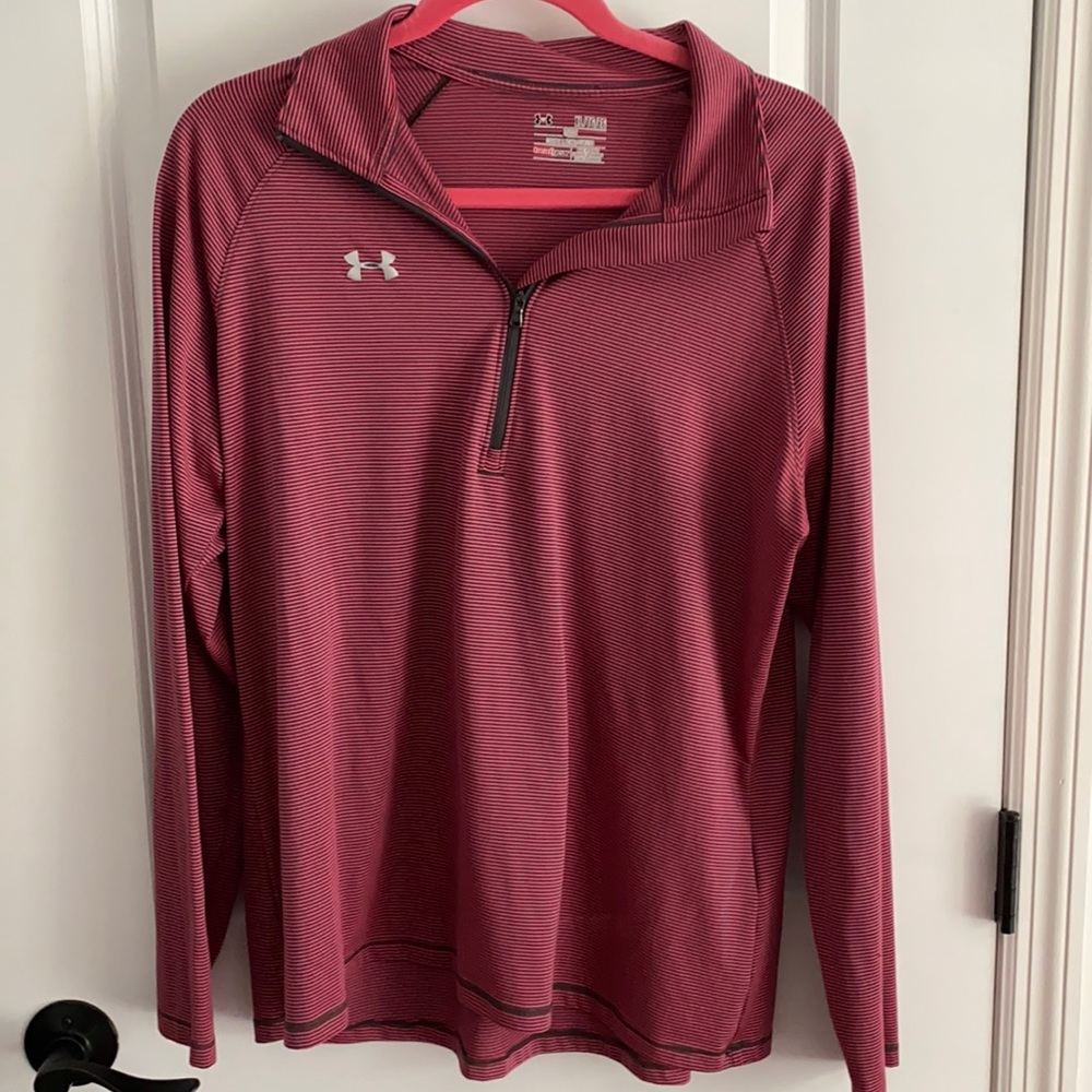 UNDER ARMOUR TOP